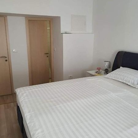 Aldi 2 Apartment Пула Екстериор снимка
